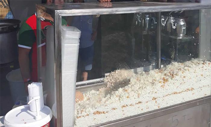 İzmir Tavuklu Pilav Dağıtımı